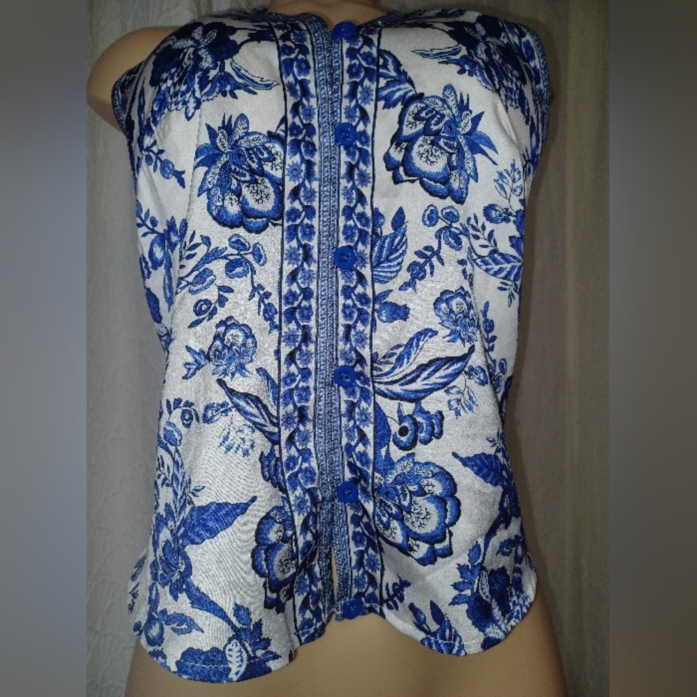 Women Size L Blue and White Floral Halter Top it is not a brand - Picture 7 of 10